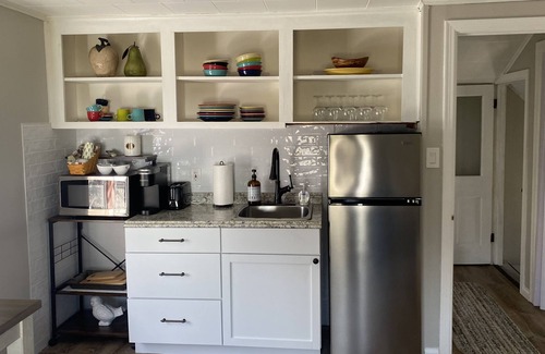 Lake Geneva Cottage | Charming Cottage apartment-4 minute walk to Geneva Lake