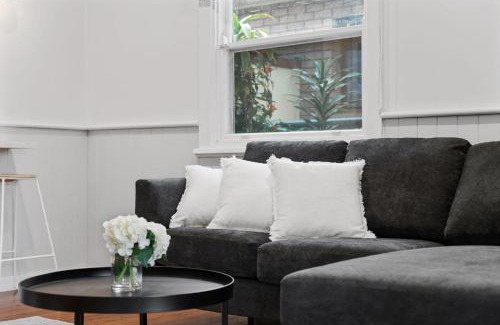 Woy Woy House | Charming Cottage by the Water Pet Friendly WoyWoy