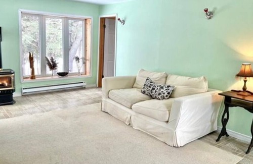 Lac-des-Plages Cabin | Charming Cottage - close to the Lake