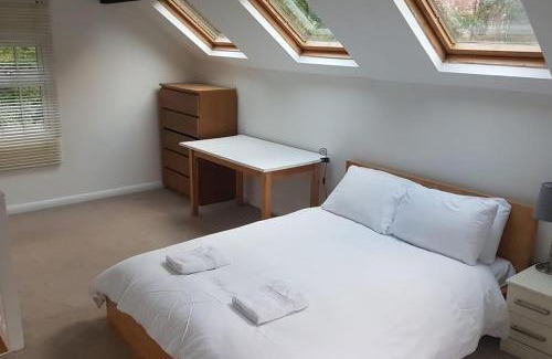 Leeds House | Charming cottage central Leeds close to LGI
