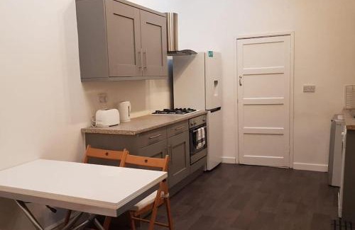 Leeds House | Charming cottage central Leeds close to LGI