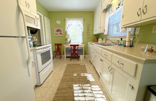 Huntingdon Cottage | Charming cottage close to Juniata College overlooking historic Huntingdon