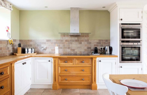 Eartham House | Charming Cottage for 10 in Heart of South Downs