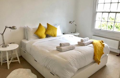 Brighton City Centre House | Charming Cottage & Garden - central Brighton!