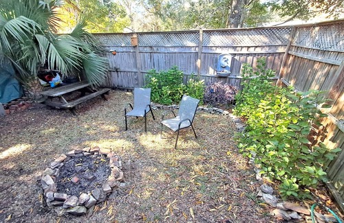 Apalachicola House | Charming Cottage in Historic District
