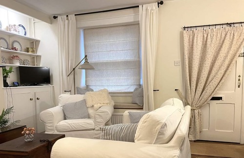Sherborne Cottage | Charming Cottage in the Heart of Sherborne