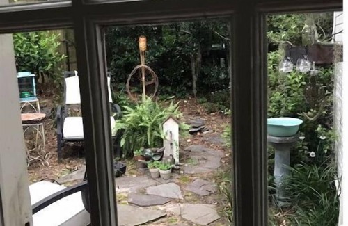 Columbia Cottage | Charming cottage in great neighborhood.close to downtown, fort and university