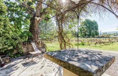 Oppede House | Charming Cottage in Oppède amidst Vineyards