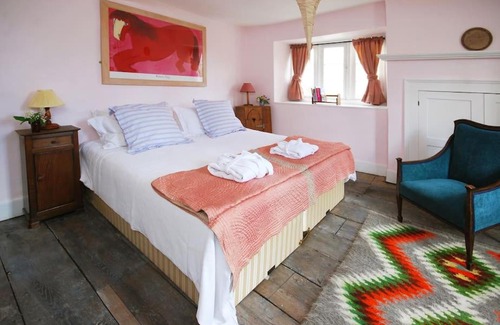 Frome House | Charming Cottage in the Heart of Frome with parking