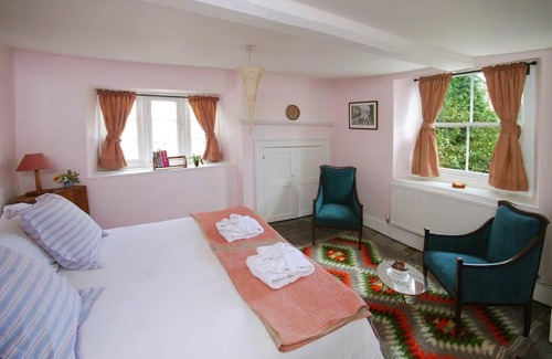 Frome House | Charming Cottage in the Heart of Frome with parking