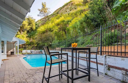 Sherman Oaks Cottage | Charming Cottage in the Hills of LA - Close to Restaurants, Shops, Entertainment