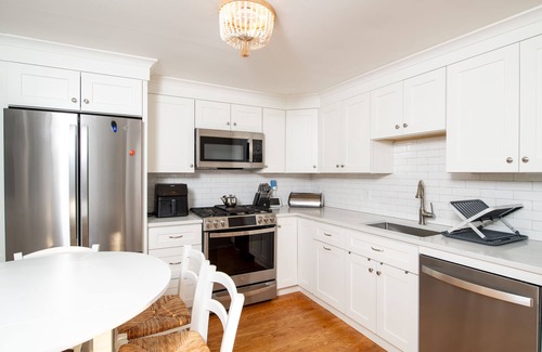 Teaticket House | Charming Cottage Just Steps from Green Pond Views