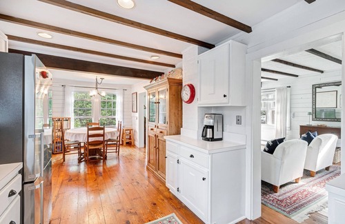 East Hampton North Cottage | CHARMING COTTAGE NEAR OCEAN BEACHES, FARM STAND, TRAIN & VILLAGE - RR#: 22-517