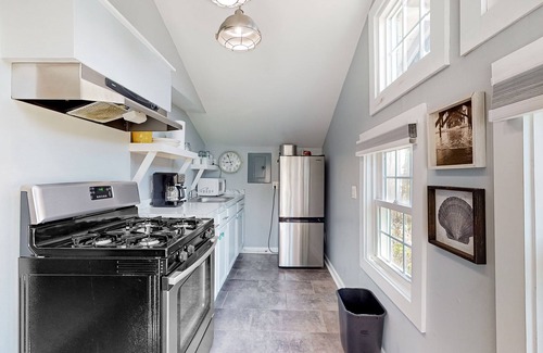 Ocean City Cottage | Charming cottage near the boardwalk & beach with AC, WiFi, kitchen