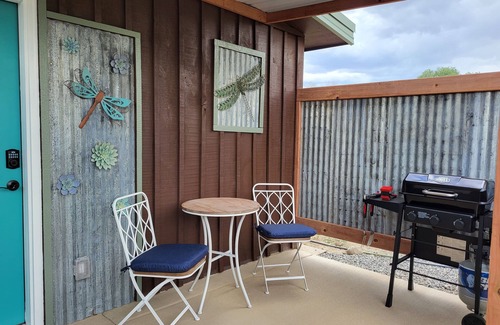 Clifton Cottage | Charming cottage near wineries, hiking, biking and rafting - pet friendly!