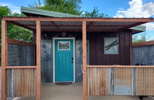 Clifton Cottage | Charming cottage near wineries, hiking, biking and rafting - pet friendly!