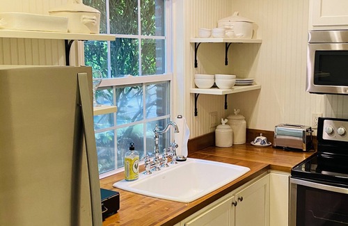 East Lake Cottage | Charming cottage next to East Lake Golf Club