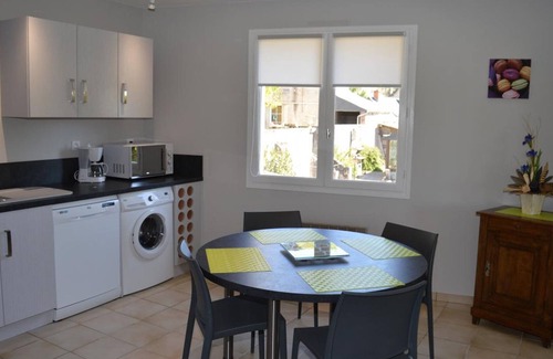 Vouvray Cottage | Charming Cottage on Vineyard with Modern Amenities & Wine Tasting Near Loire Castles