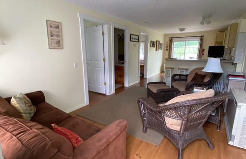 Hyde Park Cottage | Charming cottage on working farm near Stowe