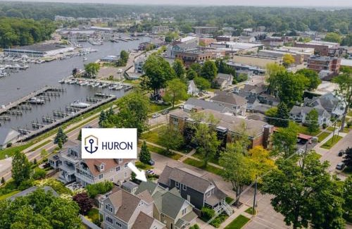 South Haven House | Charming Cottage Prime Location 3BR