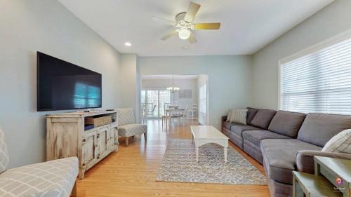 South Haven House | Charming Cottage Prime Location 3BR
