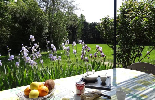Apt House | Charming cottage - private terrace overlooking the large wooded park