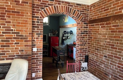 Sloan Lake Cottage | Charming cottage, private pickleball, walk to restaurants, fast wifi, 1 acre