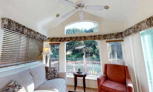 Big Bar House | Charming Cottage Rental with Fabulous Views of the Trinity River in Northern California