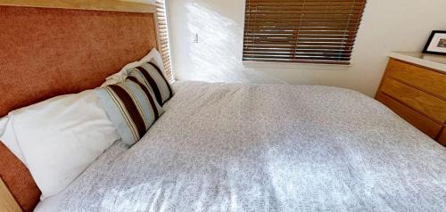 Big Bar House | Charming Cottage Rental with Fabulous Views of the Trinity River in Northern California