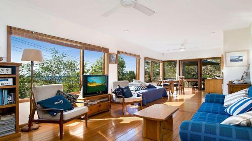 Hardys Bay House | 'Charming Cottage Retreat' by Accom Holidays