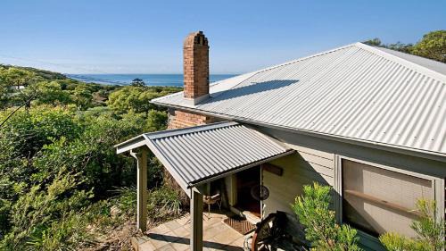 Hardys Bay House | 'Charming Cottage Retreat' by Accom Holidays