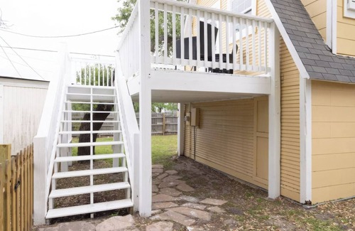 Aransas Pass Cottage | Charming cottage , super close to the water park,Port Aransas ferry, Rockport.