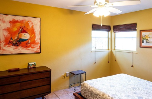 Park East House | Charming Cottage short distance to Downtown Sarasota