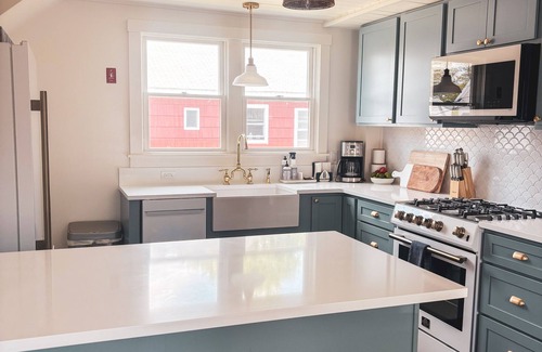 Pine Point Cottage | Charming Cottage Steps Away From Pine Point Beach