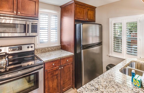 Historic Downtown Savannah Cottage | Charming Cottage Steps Away from Forsyth Park by Lucky Savannah