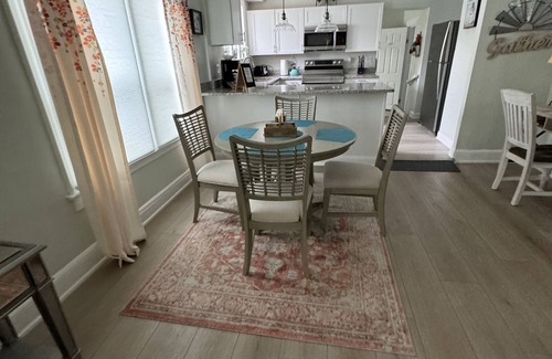 Holly Hill House | Charming Cottage: Minutes to Beach