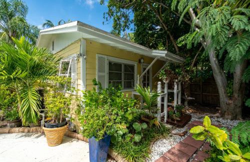 Victoria Park House | Charming Cottage 1BR, Pool, Victoria Park