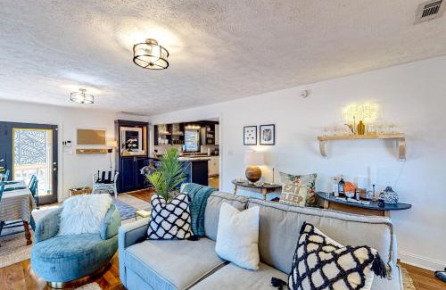 Shallotte House | Charming Cottage