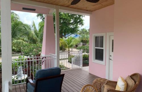 Flamingo Parks House | Charming Cottage Vacation Home Home