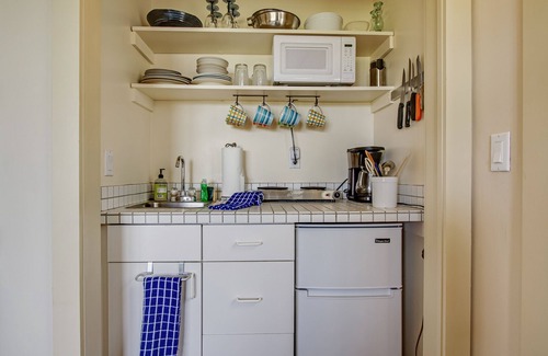 Mendocino Cottage | Charming cottage w/dramatic views and fireplace. Ideal location