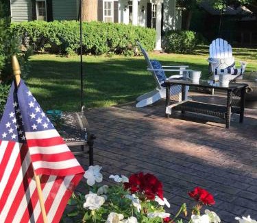 Columbia House | Charming Cottage w KING Bed 1m To Downtown