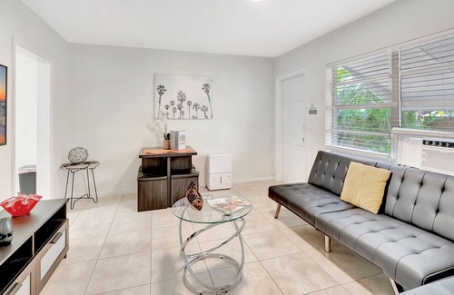 Delray Beach Cottage | Charming Cottage, walk to Atlantic, pets welcome