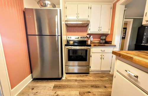 Guntersville Cottage | Charming cottage with 3 bed, 2 bath, and amenities in enchanting Guntersville.