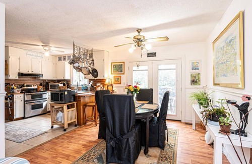 Hickory House | Charming Cottage- Walk to LRU