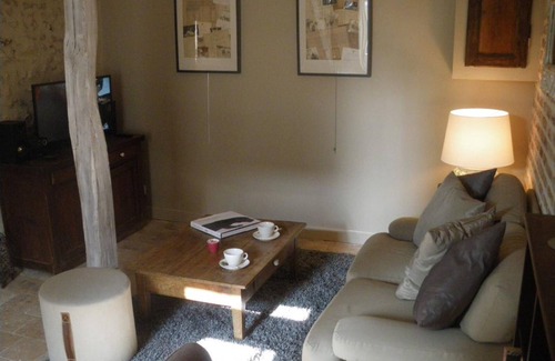 Monteaux Cottage | Charming Cottage with Private Garden, Near Loire Castles, Pet Friendly, Free Wi-Fi