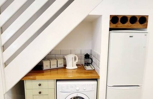 Launceston Cottage | Charming cottage with character features