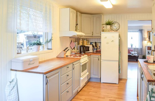 Sævareid House | Charming cottage with great location and magnificent view of the Søvareidfjord.