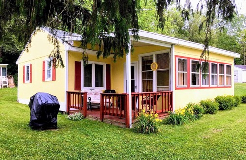Wolcott Cottage | Charming Cottage with Stunning Bay Views & Water Access