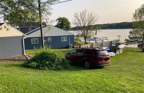 Wolcott Cottage | Charming Cottage with Stunning Bay Views & Water Access