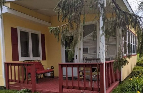 Wolcott Cottage | Charming Cottage with Stunning Bay Views & Water Access